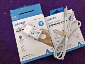 Merk Charger HP yang Cepat Mengisi atau Fast Charging Terbaik